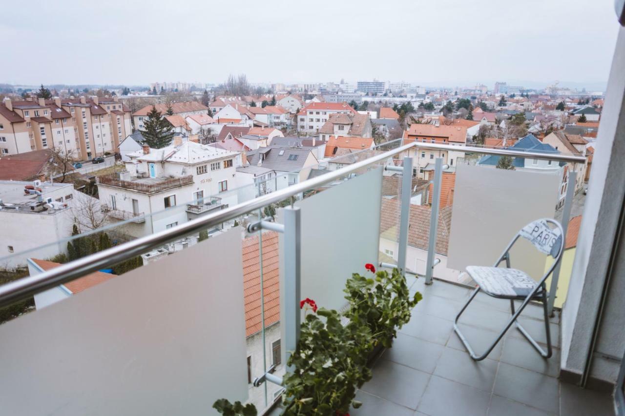 Design Apartment, The City Centre Close To The Health Spa Piest'any Exterior foto
