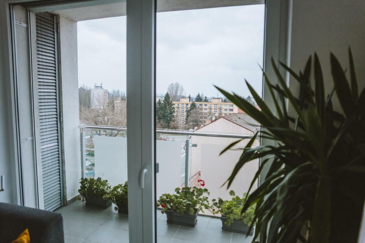Design Apartment, The City Centre Close To The Health Spa Piest'any Exterior foto