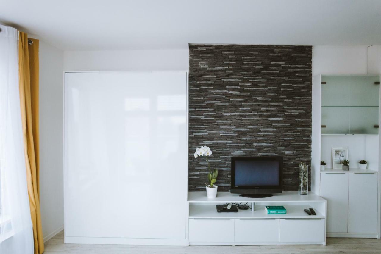 Design Apartment, The City Centre Close To The Health Spa Piest'any Exterior foto